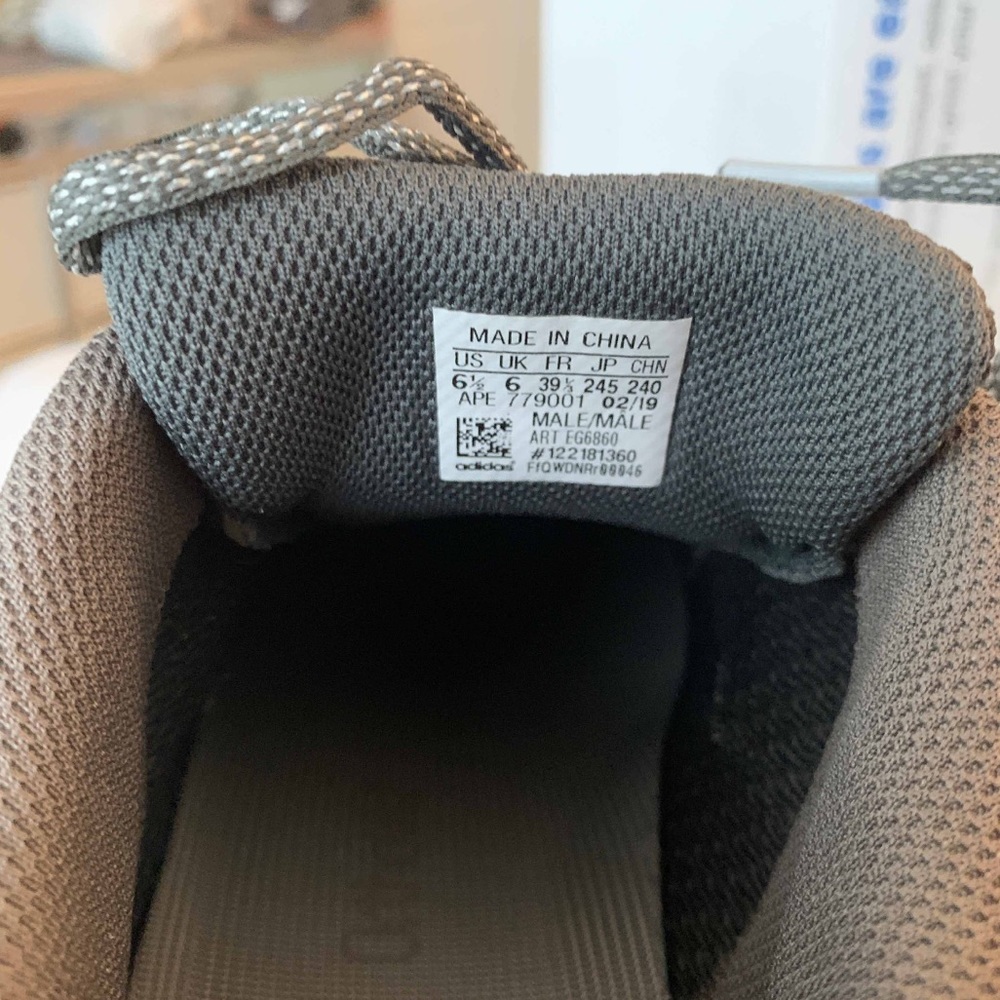 Yeezy 700 Geode - Picture 7 of 9